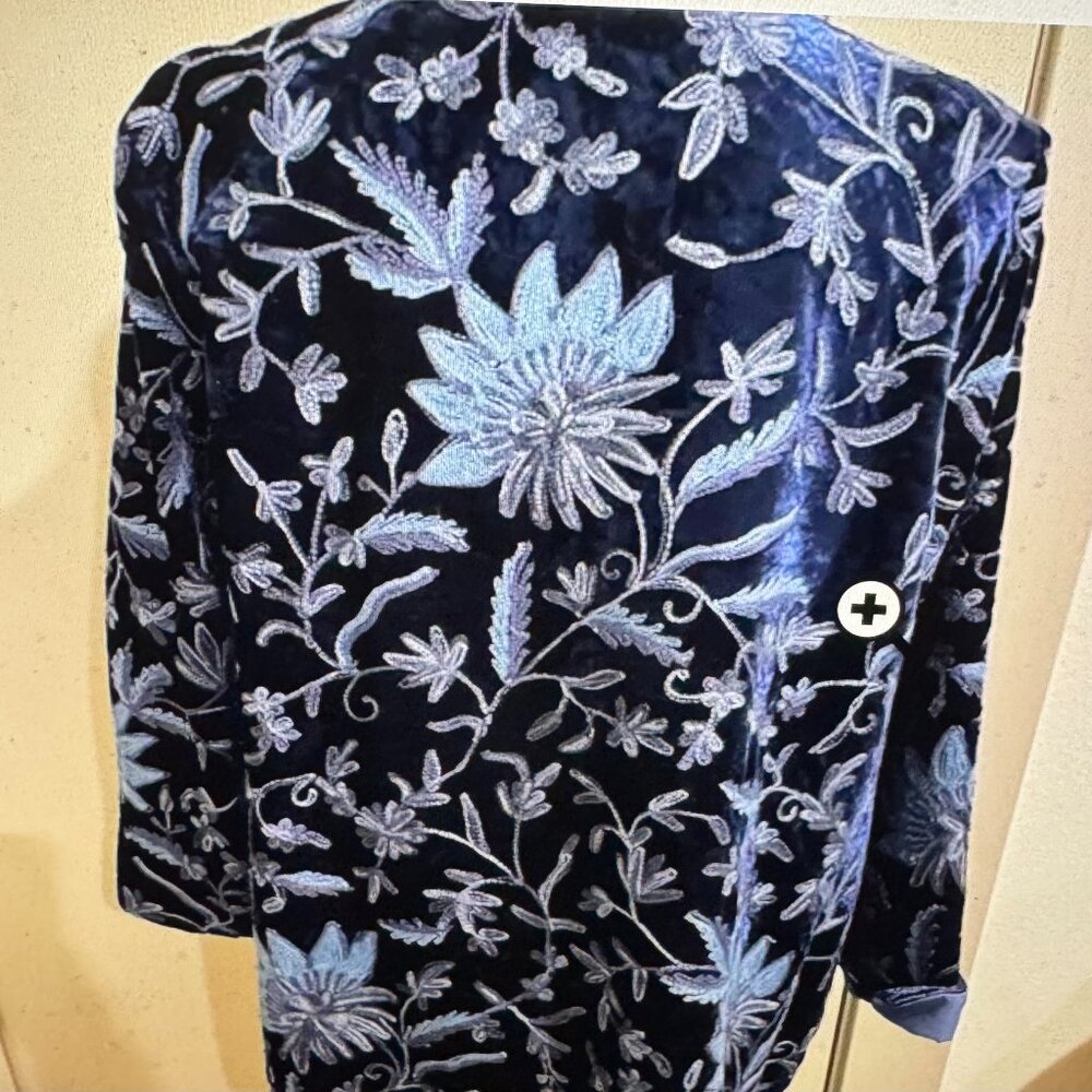 Beautiful Soft Surrounding Heavily Embroidered Navy Velvet Mugal Jacket. Size XL - Picture 6 of 11